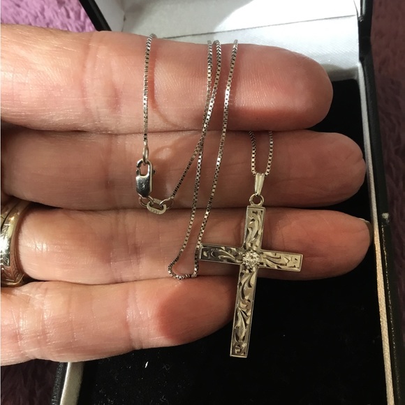 Estate 14k White Gold Round Brilliant Cut Diamond Etched Cross Necklace - Picture 1 of 15